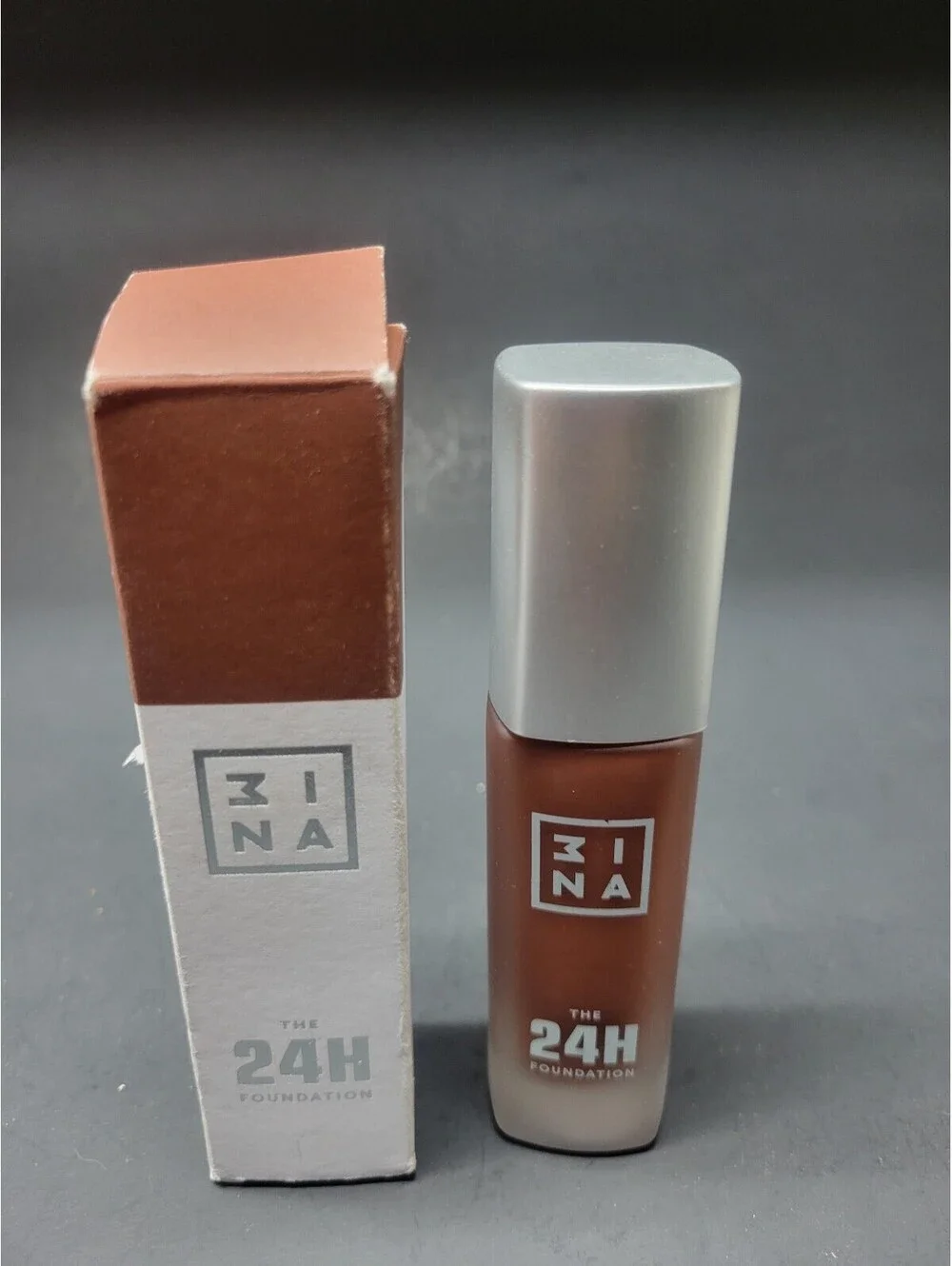 3INA The 24H Foundation # 672  Full Size 30 mL / 1.01 oz  *NEW*  **READ**